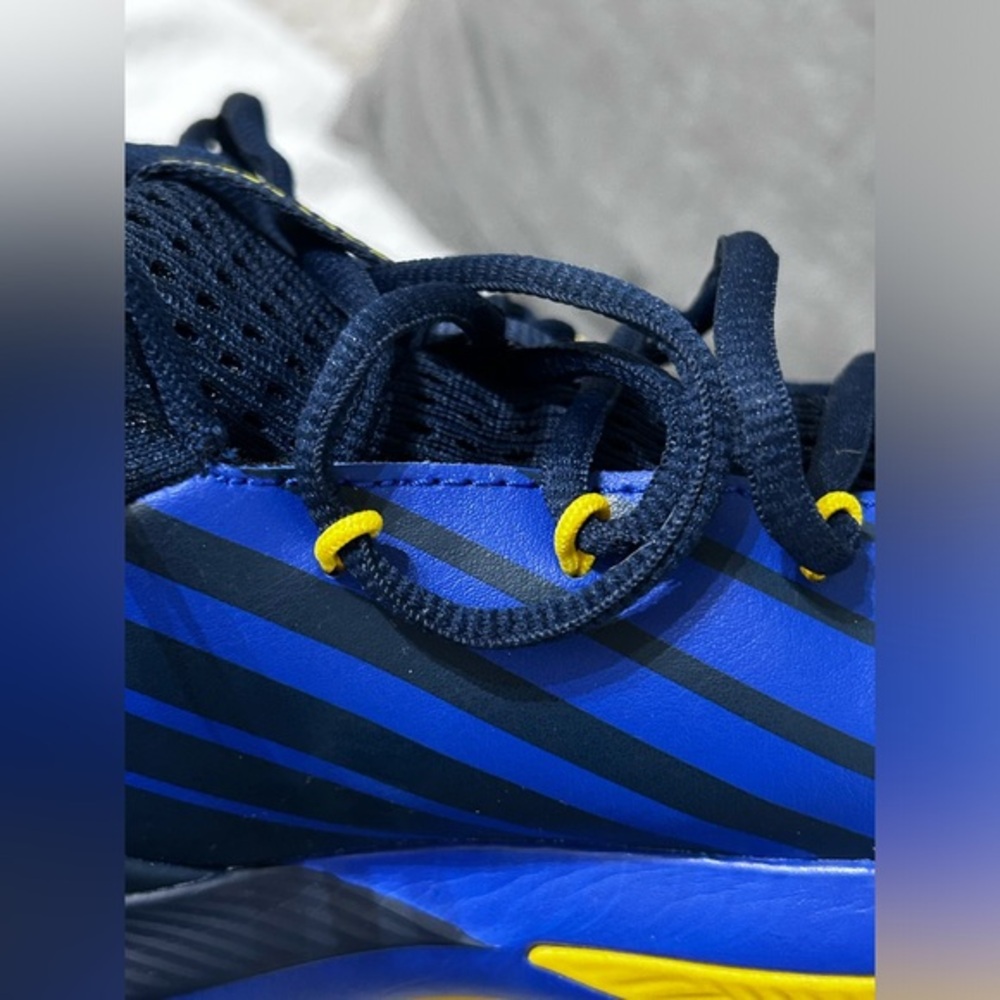 Under armour youth lockdown blue and yellow‎ sneakers size 6, barely worn - Picture 7 of 15